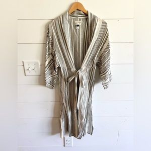 Universal Thread Kimono wrap